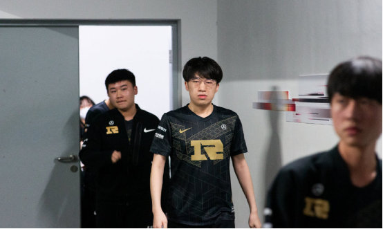 则之间的灰 则之间的灰